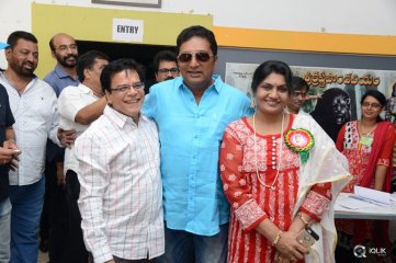 Celebrities at MAA Elections 2015 Poling